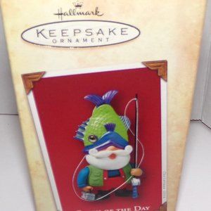 HALLMARK KEEPSAKE ORNAMENT "CATCH OF THE DAY" SANTA GOING FISHING!